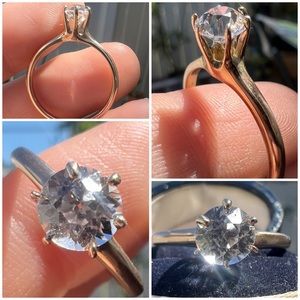 Elegant Gold Solitaire Ring